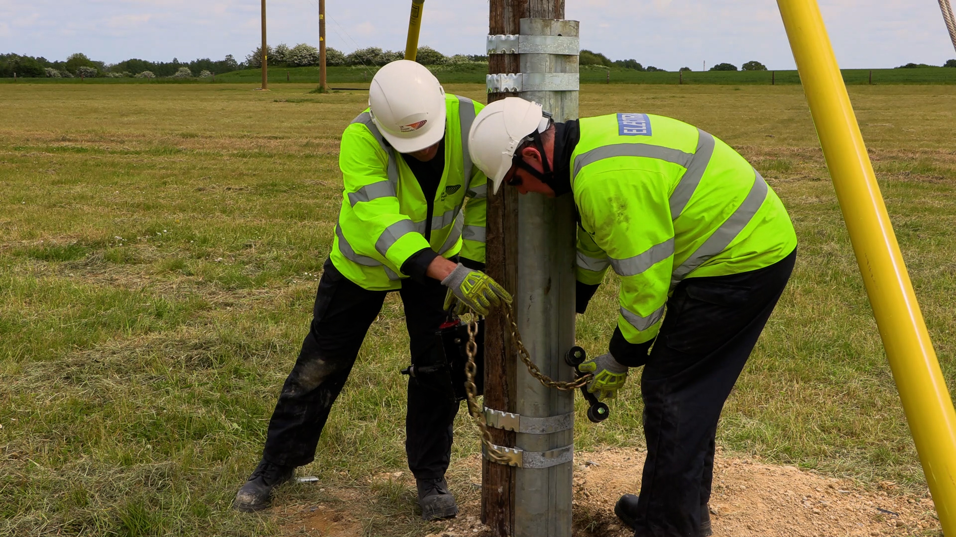 Power Utility Using Ropes New technology adopted to reduce power cuts in ‘UK first’ - Electrical ...
