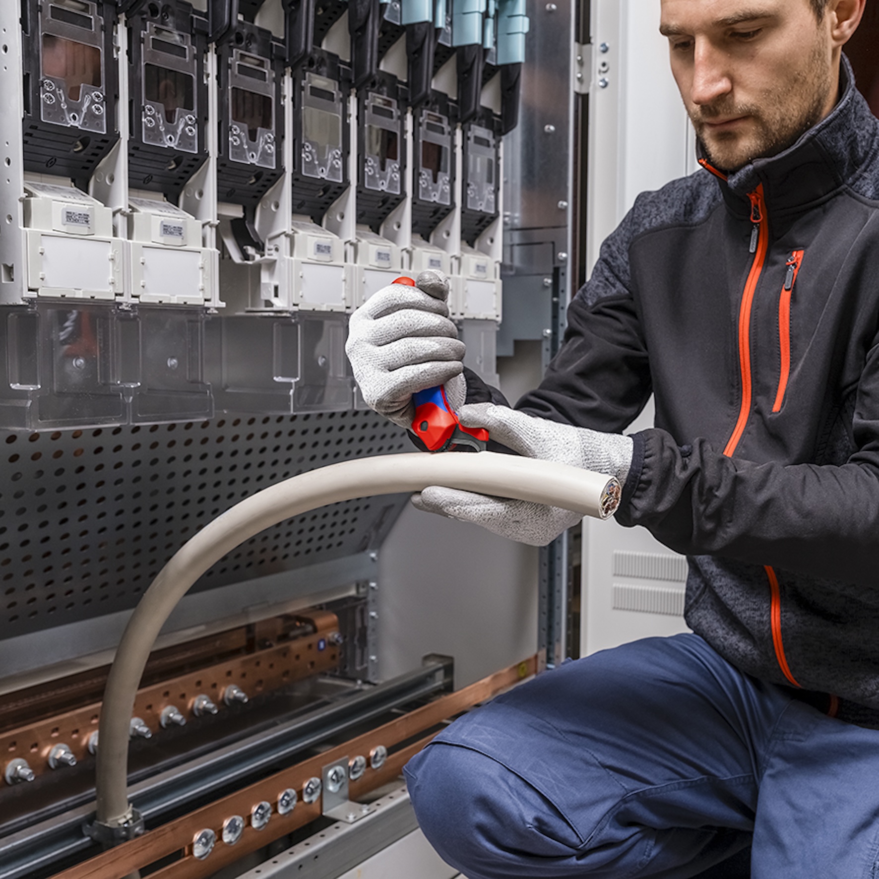 KNIPEX Launches 16 50 145 SB Cable Stripping Knife with Ratchet Function